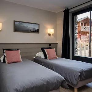 https://chalet-lievre-la-plagne.hotels-rhonealpes.com